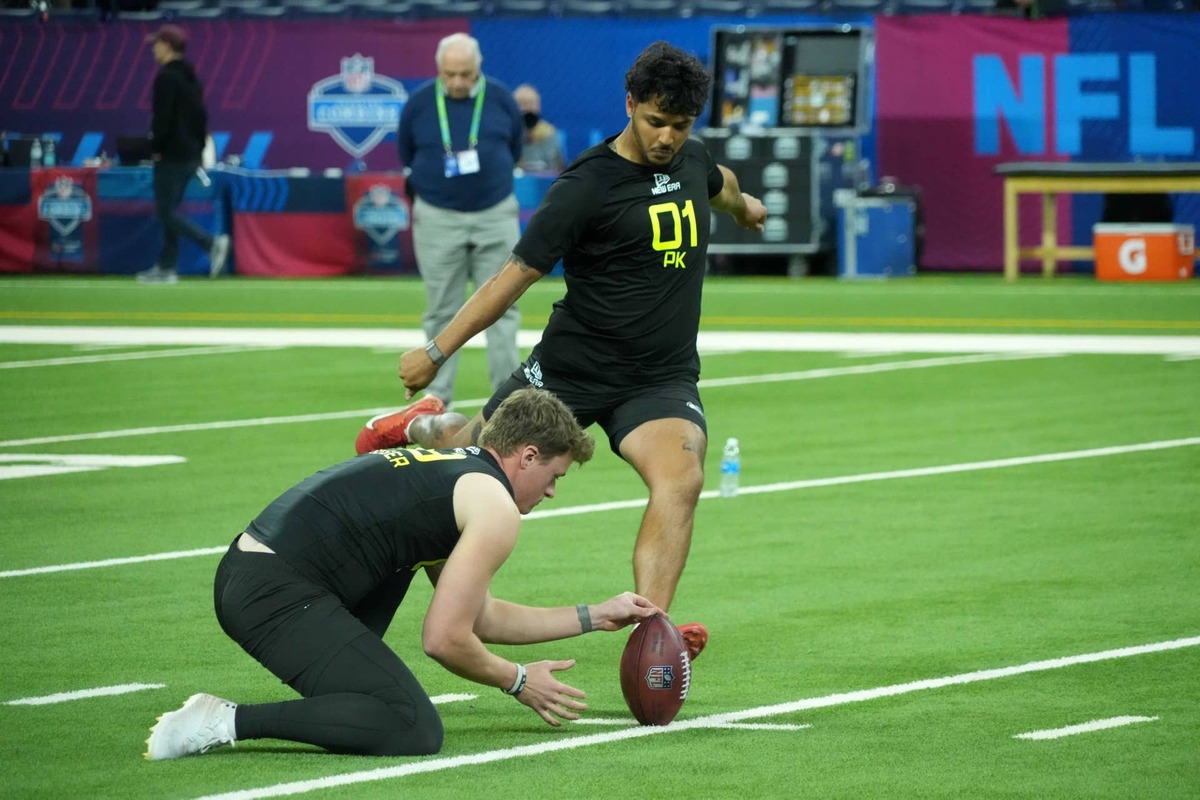  Miami place kicker Andy Borregales (PK01) attempts a field goal during workouts at the 2025 NFL Scouting Combine at Lucas Oil Stadium. Kirby Lee-Imagn Images