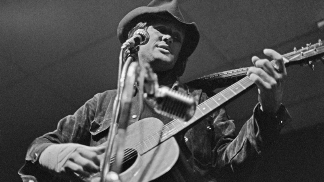 1970 Classic Ballad, Inspired by Frank Sinatra, Is One of Country Music's Most Covered Songs 