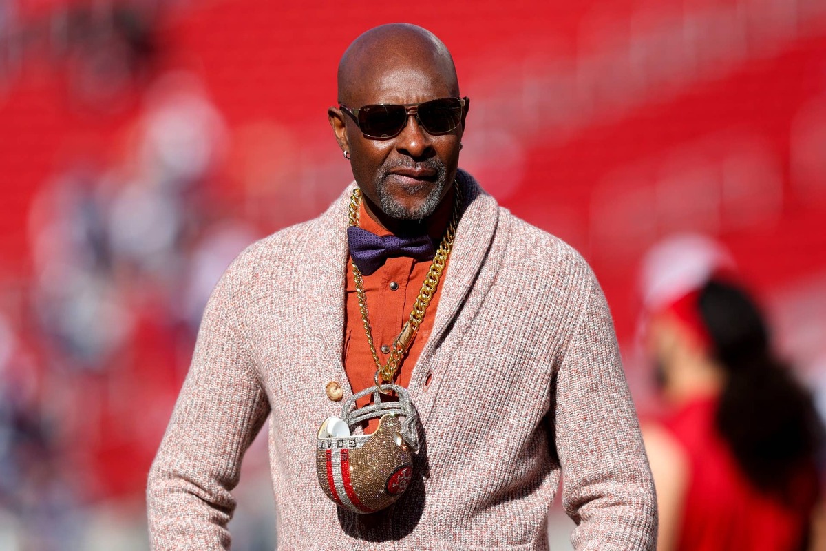  SANTA CLARA, CALIFORNIA - JANUARY 22: NFL Hall of Famer Jerry Rice looks on prior to a game between the Dallas Cowboys and San Francisco 49ers in the NFC Divisional Playoff game at Levi's Stadium on January 22, 2023 in Santa Clara, California. (Photo by Lachlan Cunningham/Getty Images) 