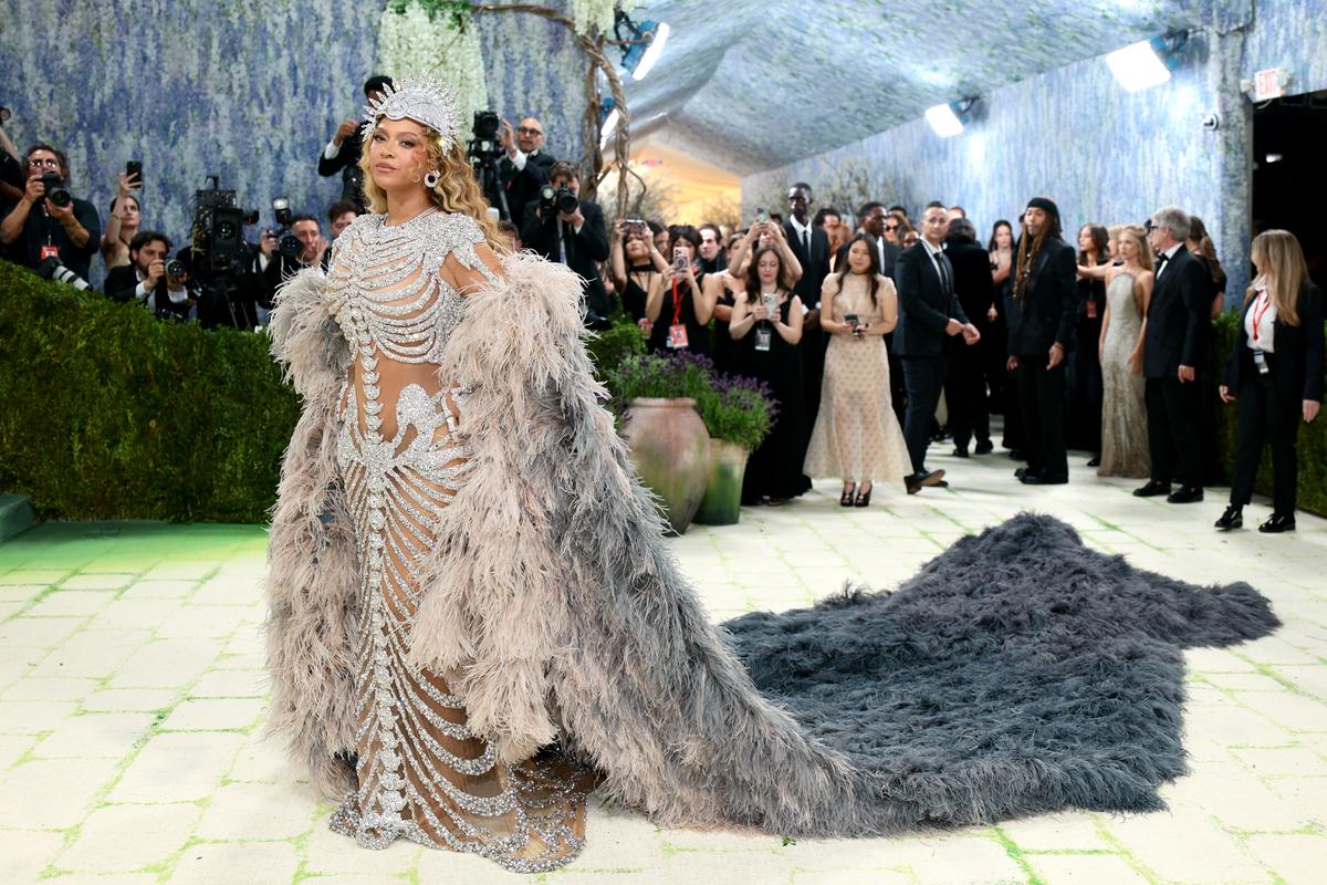  NEW YORK, NEW YORK – MAY 04: Beyoncé attends the 2026 Met Gala celebrating “Costume Art” at the Metropolitan Museum of Art on May 04, 2026 in New York City. (Photo by Dimitrios Kambouris/Getty Images for The Met Museum/Vogue) 