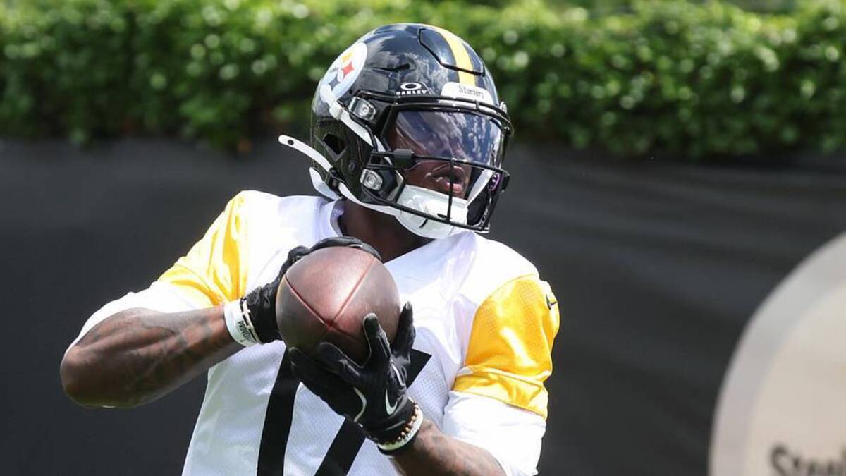  May 28, 2026; Pittsburgh, PA, USA; Pittsburgh Steelers wide receiver Germie Bernard (17) participates in OTA drills at the UPMC Rooney Sports Complex. Mandatory Credit: Charles LeClaire-Imagn Images | Charles LeClaire-Imagn Images 