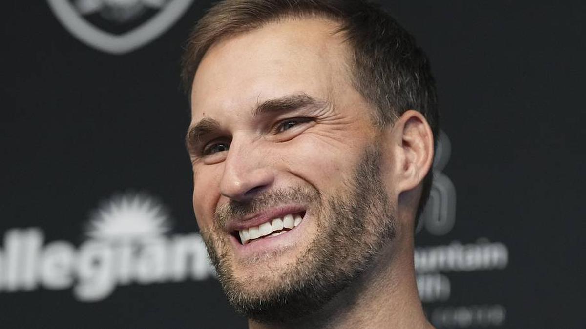  Apr 8, 2026; Las Vegas, NV, USA; Las Vegas Raiders quarterback Kirk Cousins speaks at a press conference at Intermountain Health Performance Center. Mandatory Credit: Candice Ward-Imagn Images | Candice Ward-Imagn Images 