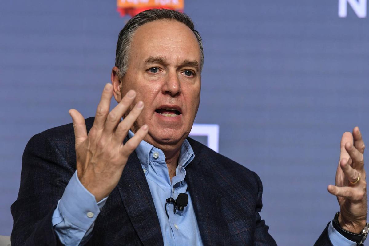  Stephen Squeri, chairman and CEO of American Express, has focused on driving growth through technology, premium services, and attracting millennial and Gen Z customers. 