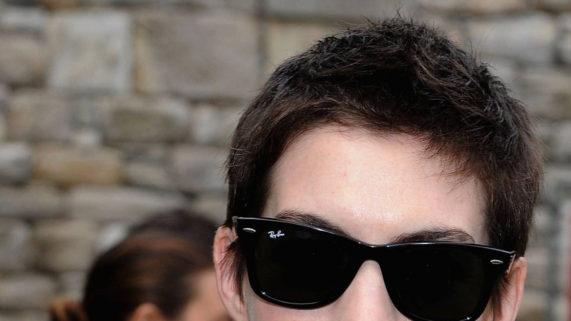 At 43, Anne Hathaway Unveils a Dramatic New Look 