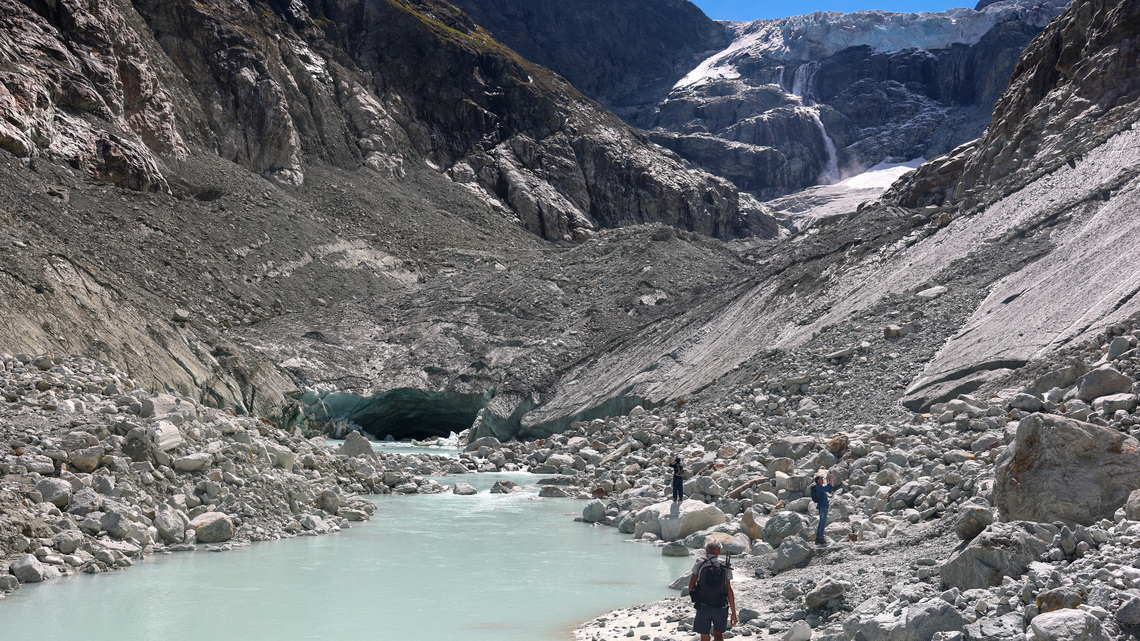 Swiss glaciers lose more than 5% of ice after record heatwave 