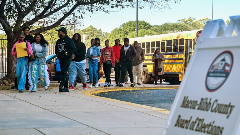 Bibb students, teachers try to get Macon teens to the ballot box
