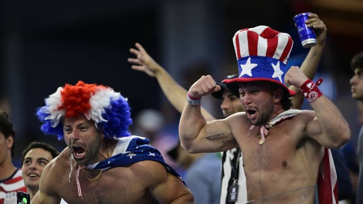 The crowd got involved on Friday. | Kohjiro Kinno/Sports Illustrated 