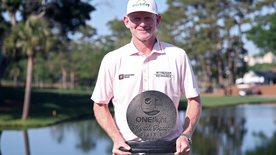 Golfer Brandt Snedeker Has Emotional Mother's Day Win After Mom's Death 