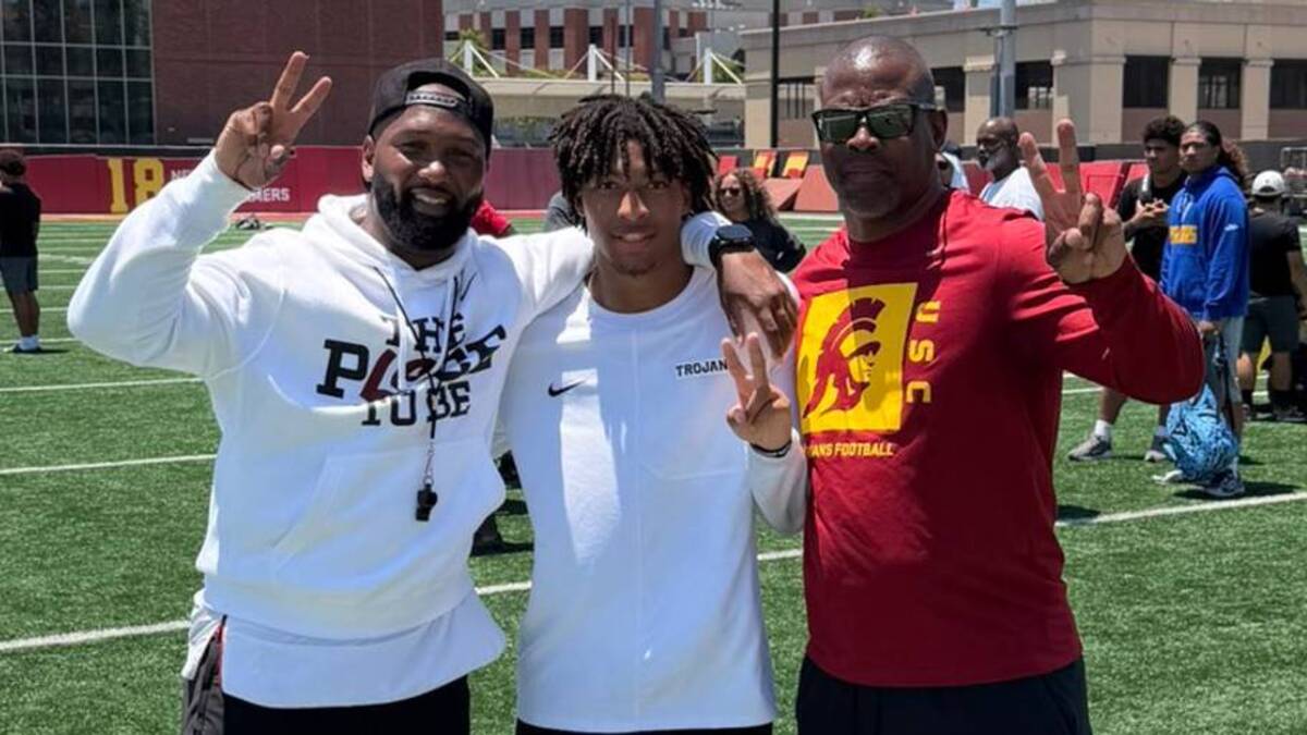  USC Trojans cornerbacks coach Trovon Reed and Salesian (Calif.) 2028 cornerback Jordan Slye | Photo courtesy of Jordan Slye 