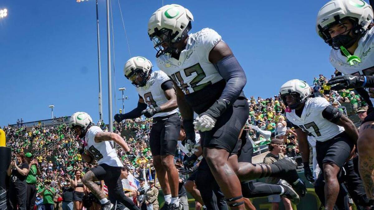  Oregon defensive lineman Aydin Breland, center, leads the team out of the tunnel during the Oregon Ducks annual spring game on April 25, 2026 at Autzen Stadium in Eugene, Oregon. | Ben Lonergan/The Register-Guard / USA TODAY NETWORK via Imagn Images 