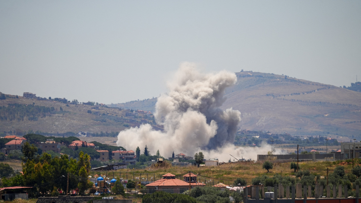 Smoke billows from southern Lebanon, following Israeli strikes, as seen from Nabatieh, Lebanon, June 4, 2026. REUTERS/Stringer