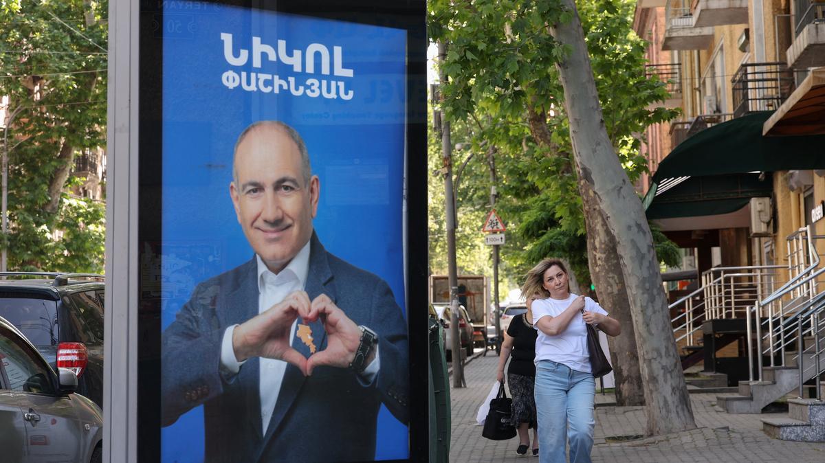 People walk past campaign banners with portraits of Prime Minister Nikol Pashinyan of the Civil Contract party, ahead of the June 7 parliamentary election, in Yerevan, Armenia June 3, 2026. Hayk Baghdasaryan/Photolure via REUTERS ATTENTION EDITORS - THIS IMAGE HAS BEEN SUPPLIED BY A THIRD PARTY.