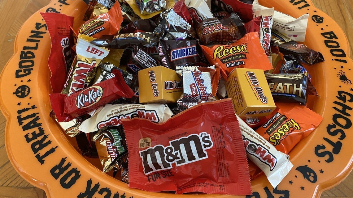 A sex offender made fancy Halloween displays. The state tried to keep kids away 