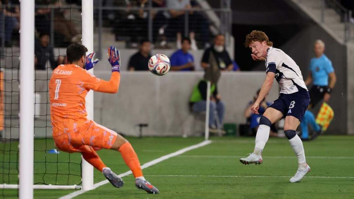 Whitecaps clinch playoff spot in draw against LAFC 