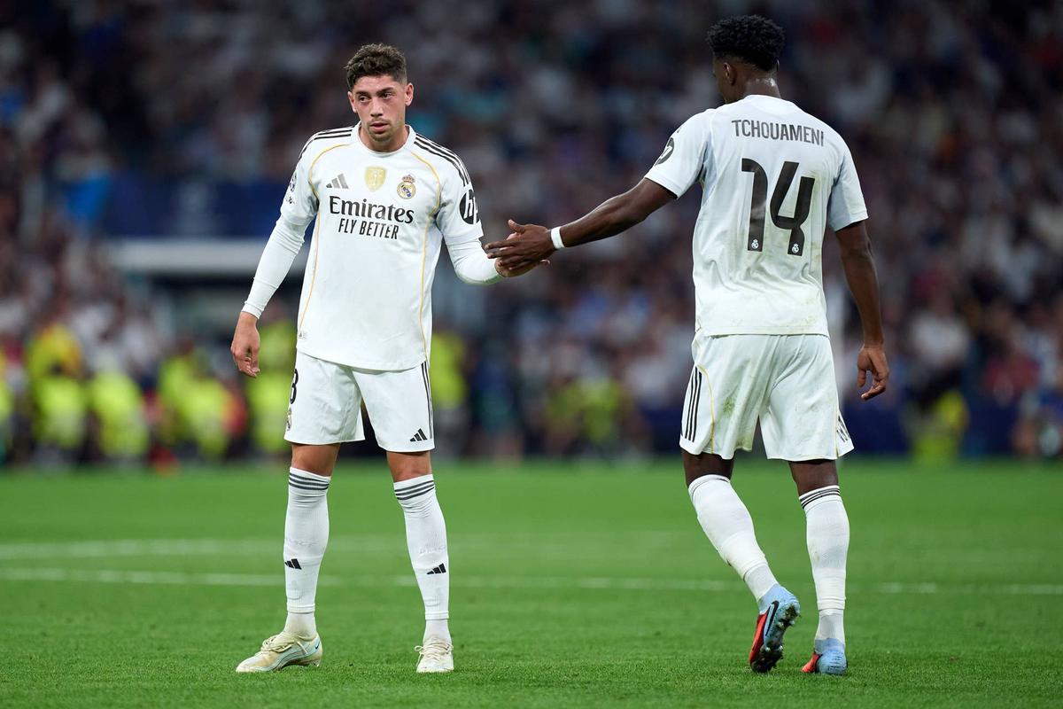  Federico Valverde and Aurelien Tchouameni shake hands during the UEFA Champions League 2025/26 League Phase MD1 match between Real Madrid C.F. and Olympique de Marseille. Photo by Angel Martinez/Getty Images