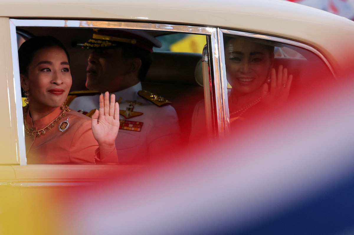 FILE PHOTO: Thailand's King Maha Vajiralongkorn, Queen Suthida and Princess Bajrakitiyabha arrive before a religious ceremony at The Grand Palace in Bangkok, Thailand, November 1, 2020. REUTERS/Athit Perawongmetha/File Photo