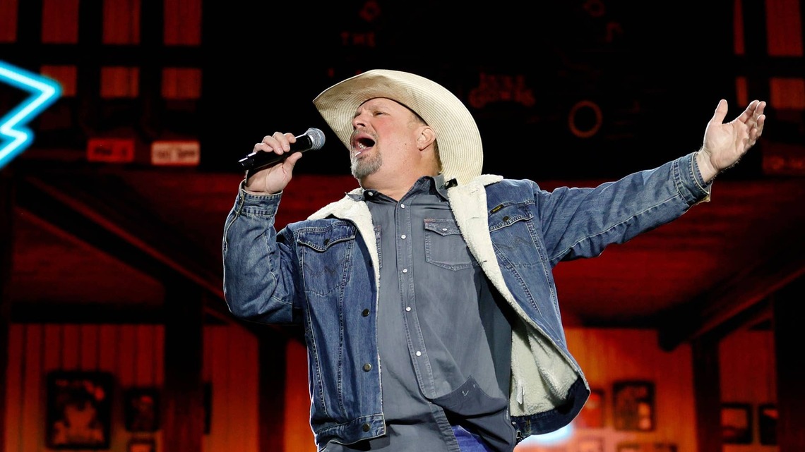 36 Years Ago Today: One of the 'Greatest Country Artists of All Time' Released His First No. 1 Album 