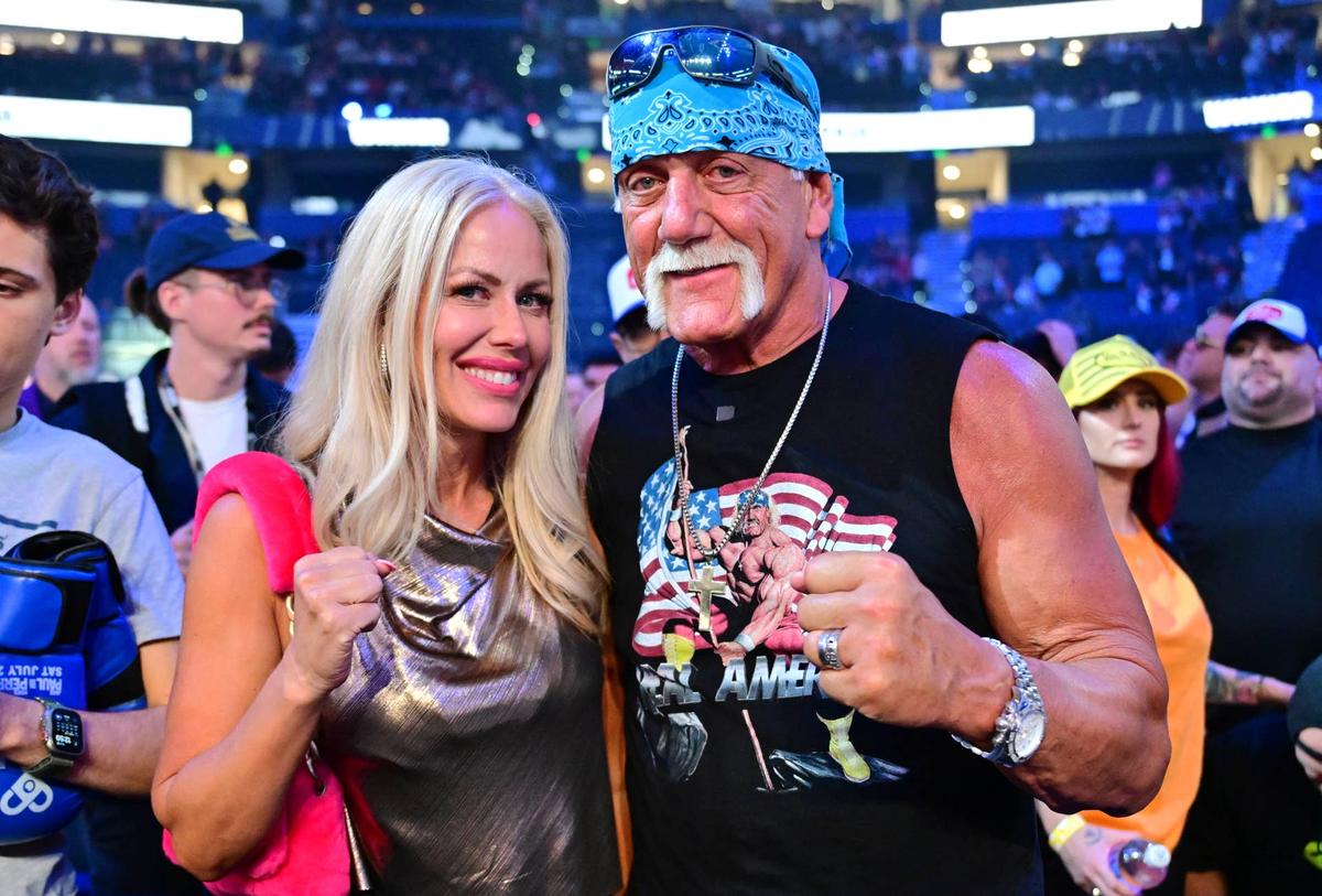  TAMPA, FLORIDA - JULY 20: Terry "Hulk Hogan" Bollea poses with wife Sky Daily during the Jake Paul vs Mike Perry main event at Amalie Arena on July 20, 2024 in Tampa, Florida. (Photo by Julio Aguilar/Getty Images) 