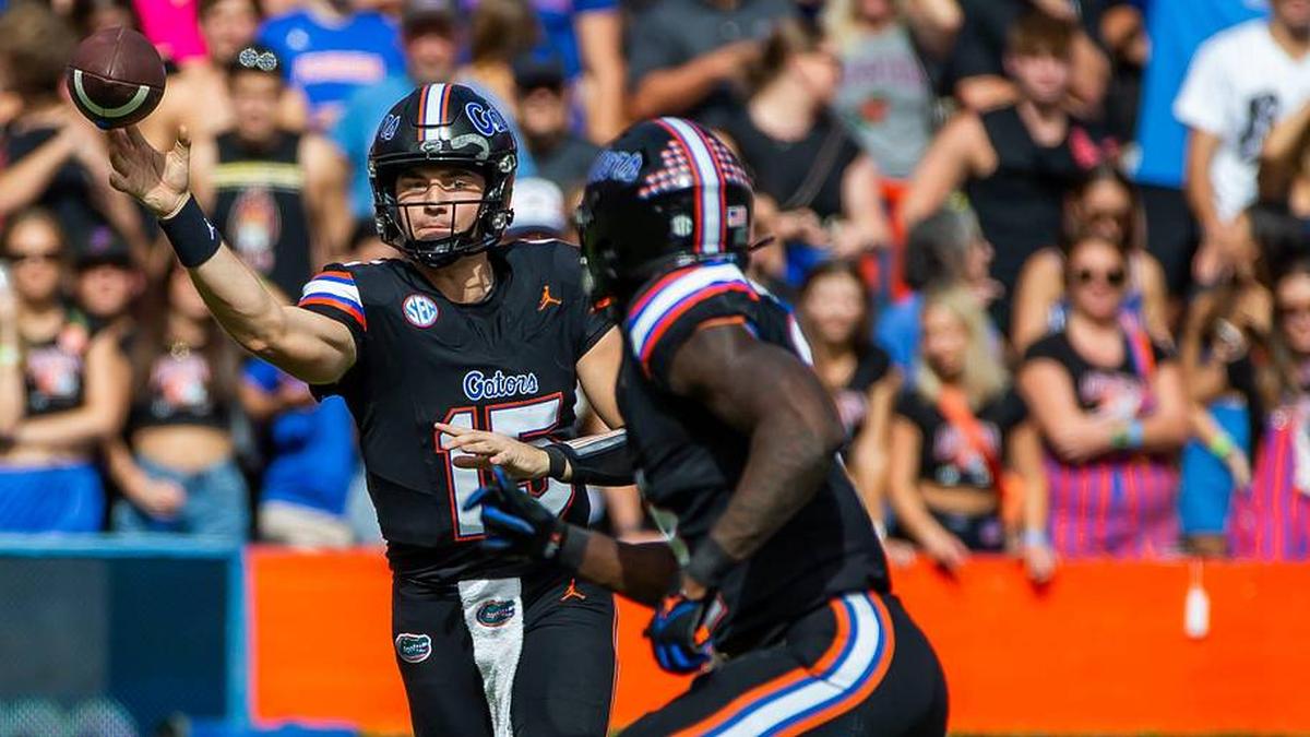  Florida wore all-black uniforms for the "Saluting Those Who Serve" game in 2023. | Doug Engle/Gainesville Sun / USA TODAY NETWORK 