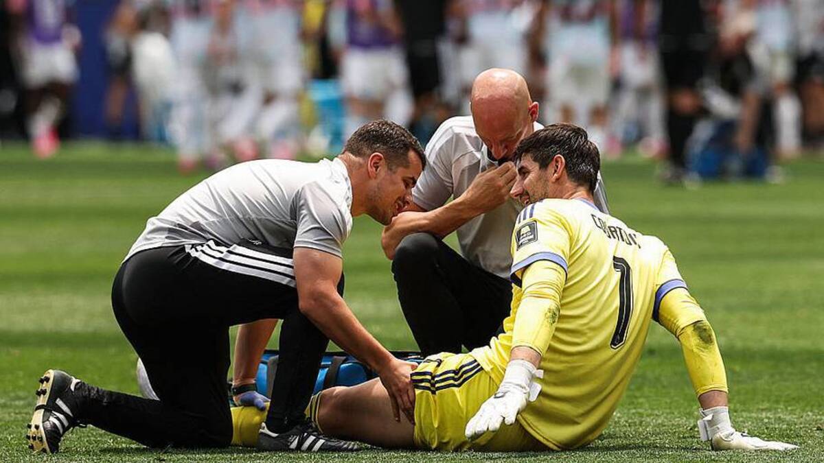  Thibaut Courtois (right) came out in the 71st minute on Friday. | Etienne Laurent/AFP/Getty Images 