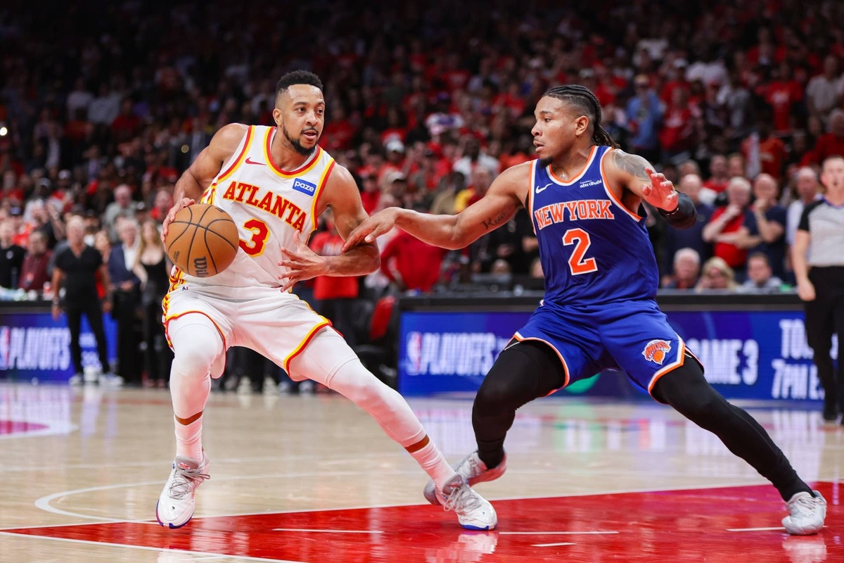  Atlanta Hawks guard CJ McCollum (3) and New York Knicks guard Miles McBride (2) Brett Davis-Imagn Images