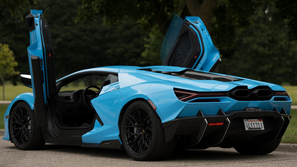 I drove a Lamborghini supercar for 4 days. Grandma wanted out after 5 
