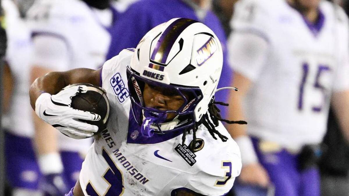  Dec 20, 2025; Eugene, OR, USA; James Madison Dukes running back Wayne Knight (3) rushes during the second quarter against the Oregon Ducks at Autzen Stadium. Mandatory Credit: Troy Wayrynen-Imagn Images | Troy Wayrynen-Imagn Images 