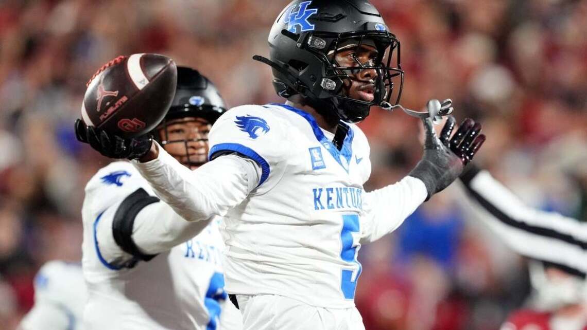 No. 15 Kentucky uses 4 picks to pull out win at Oklahoma 