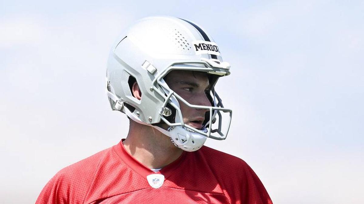  May 2, 2026; Henderson, NV, USA; Las Vegas Raiders quarterback Fernando Mendoza (15) runs through a drill during a Rookie Minicamp at Intermountain Health Performance Center. Mandatory Credit: Candice Ward-Imagn Images | Candice Ward-Imagn Images 