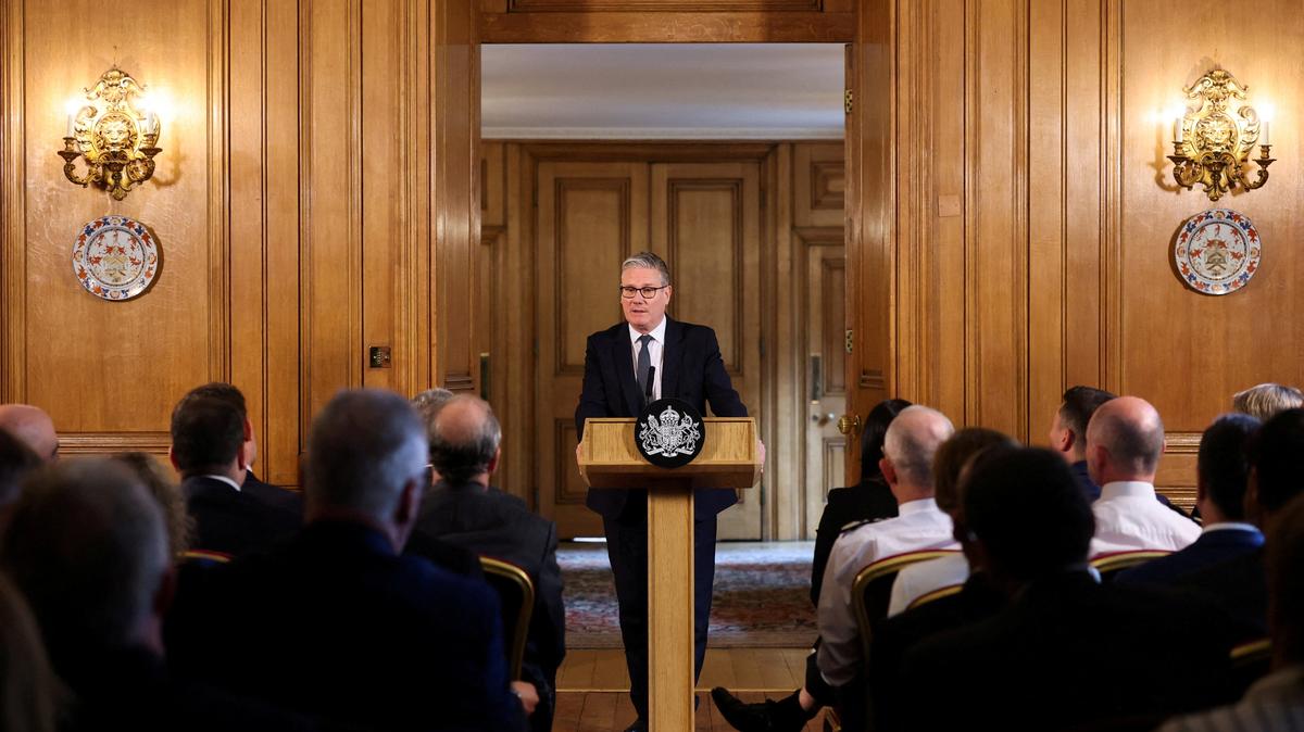 FILE PHOTO: Britain's Prime Minister Keir Starmer speaks during a meeting at Downing Street in London, Britain, May 5, 2026. REUTERS/Hannah McKay/Pool/File Photo