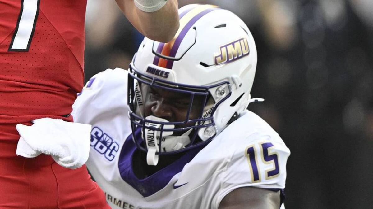  Sep 5, 2025; Louisville, Kentucky, USA; Louisville Cardinals quarterback Miller Moss (7) looks to pass under the pressure of James Madison Dukes defensive end Sahir West (15) during the first quarter at L&N Federal Credit Union Stadium. Mandatory Credit: Jamie Rhodes-Imagn Images | Jamie Rhodes-Imagn Images 