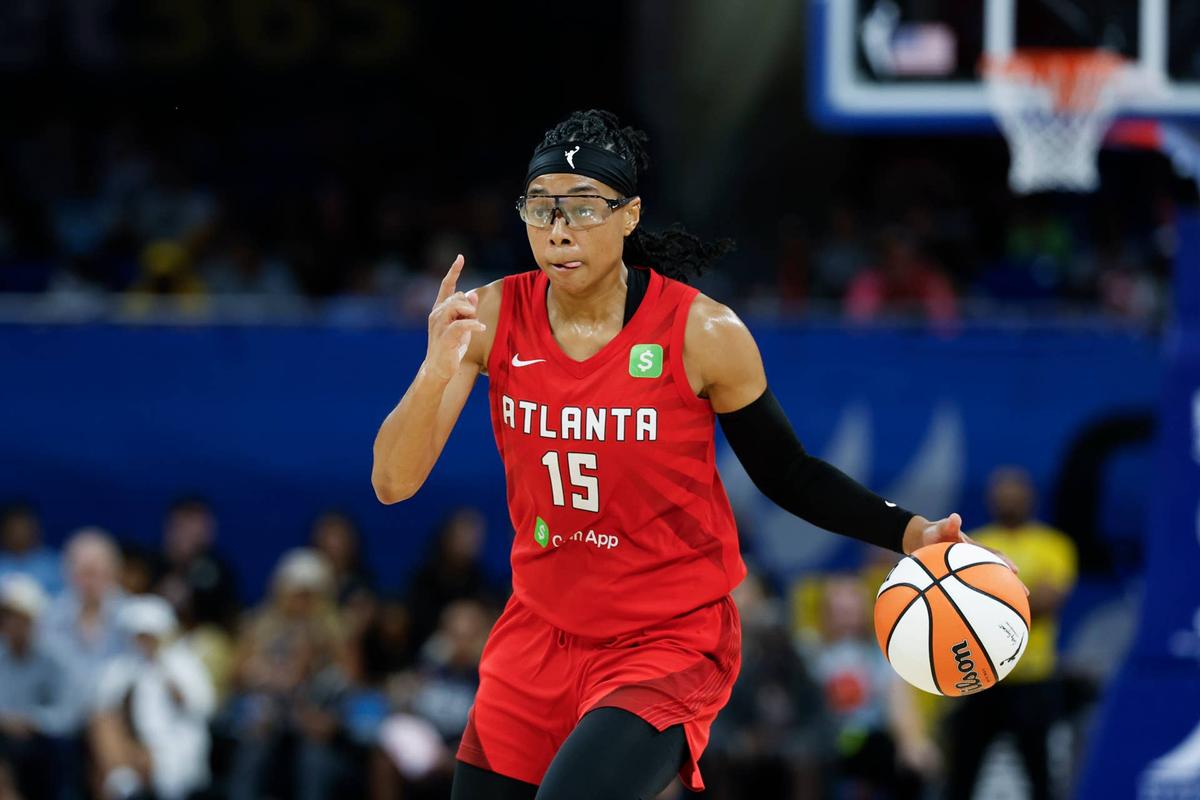  Atlanta Dream guard Allisha Gray (15). © Kamil Krzaczynski-Imagn Images
