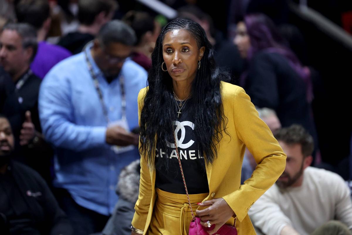  SALT LAKE CITY, UTAH - FEBRUARY 17: Coach Lisa Leslie of Team Ryan looks on during the third quarter in the 2023 NBA All Star Ruffles Celebrity Game at Vivint Arena on February 17, 2023 in Salt Lake City, Utah. (Photo by Tim Nwachukwu/Getty Images) 