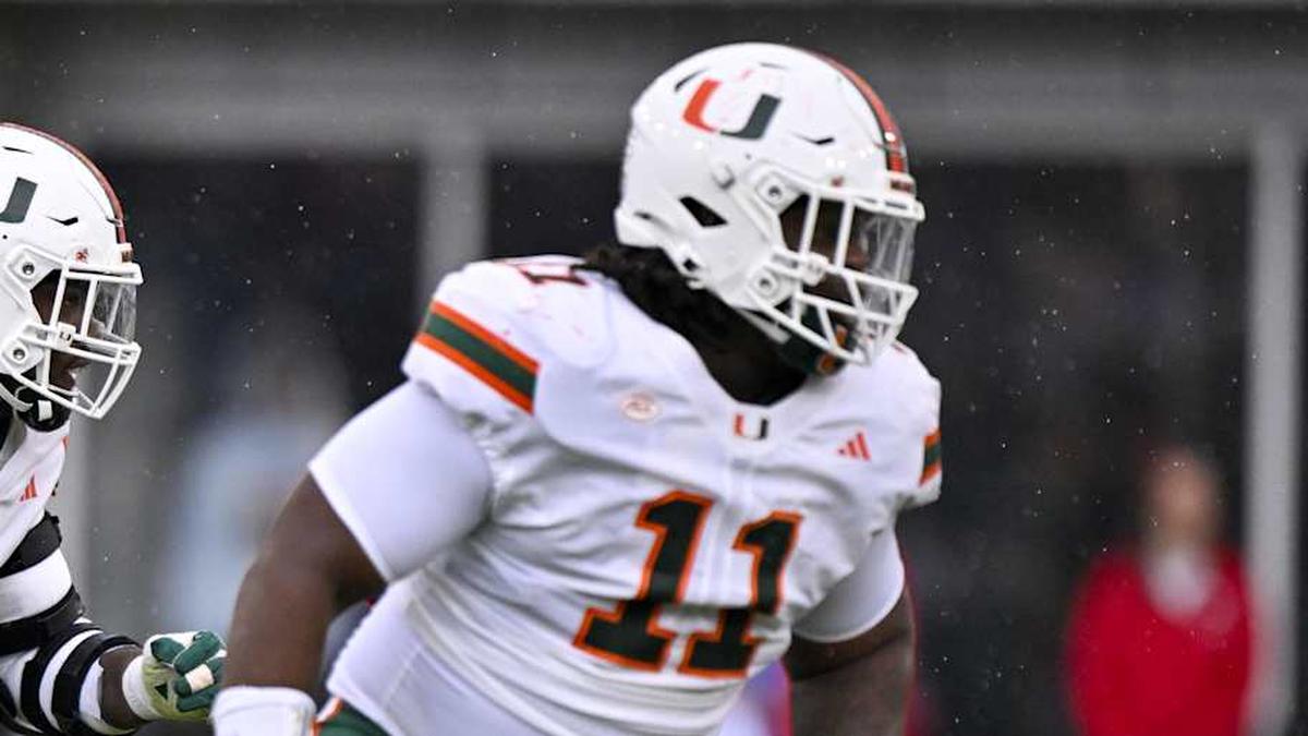  Nov 1, 2025; Dallas, Texas, USA; Miami Hurricanes defensive lineman Rueben Bain Jr. (4) and defensive lineman David Blay (11) rushes the line during the game between the Mustangs and the Hurricanes at Gerald J. Ford Stadium. Mandatory Credit: Jerome Miron-Imagn Images | Jerome Miron-Imagn Images 