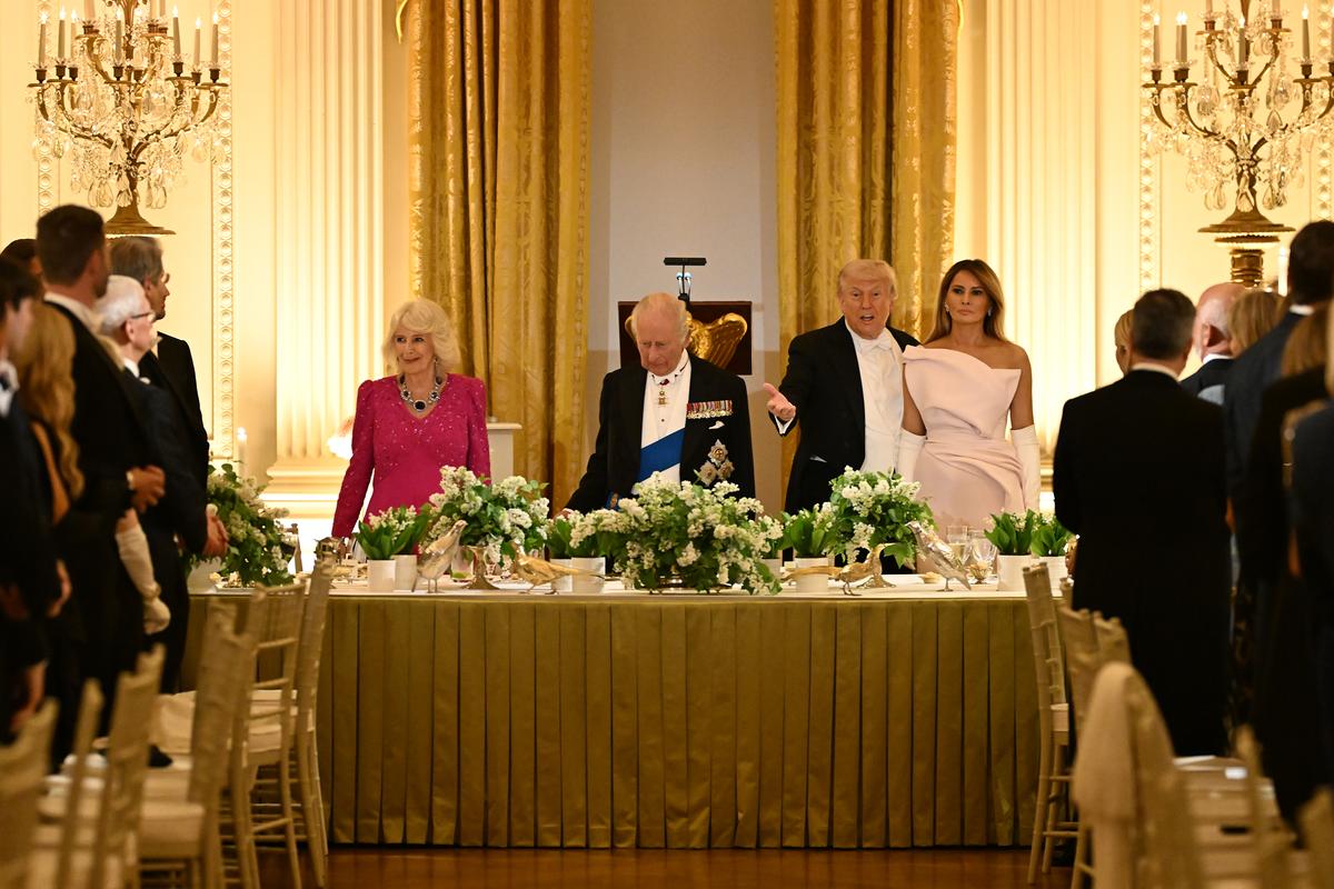 President Donald Trump and first lady Melania Trump, right, host a state dinner for King Charles III and Queen Camilla of the United Kingdom, left, in the East Room of the White House in Washington, on Tuesday, April 28, 2026. (Kenny Holston/The New York Times)