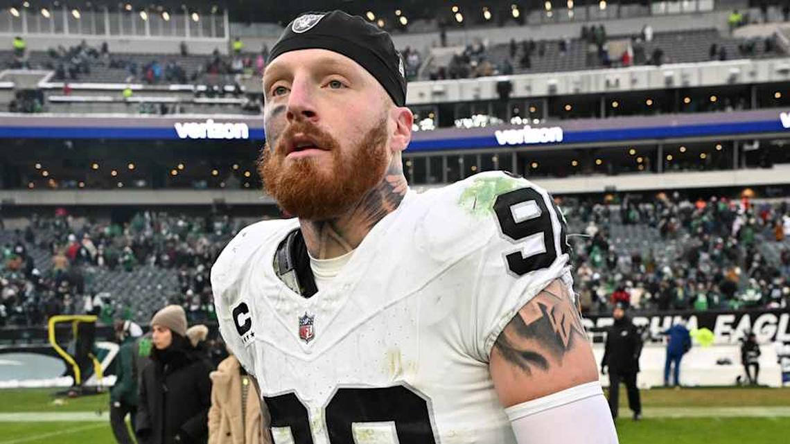  Dec 14, 2025; Philadelphia, Pennsylvania, USA; Las Vegas Raiders defensive end Maxx Crosby (98) on the field after loss to the Philadelphia Eagles at Lincoln Financial Field. Mandatory Credit: Eric Hartline-Imagn Images | Eric Hartline-Imagn Images 