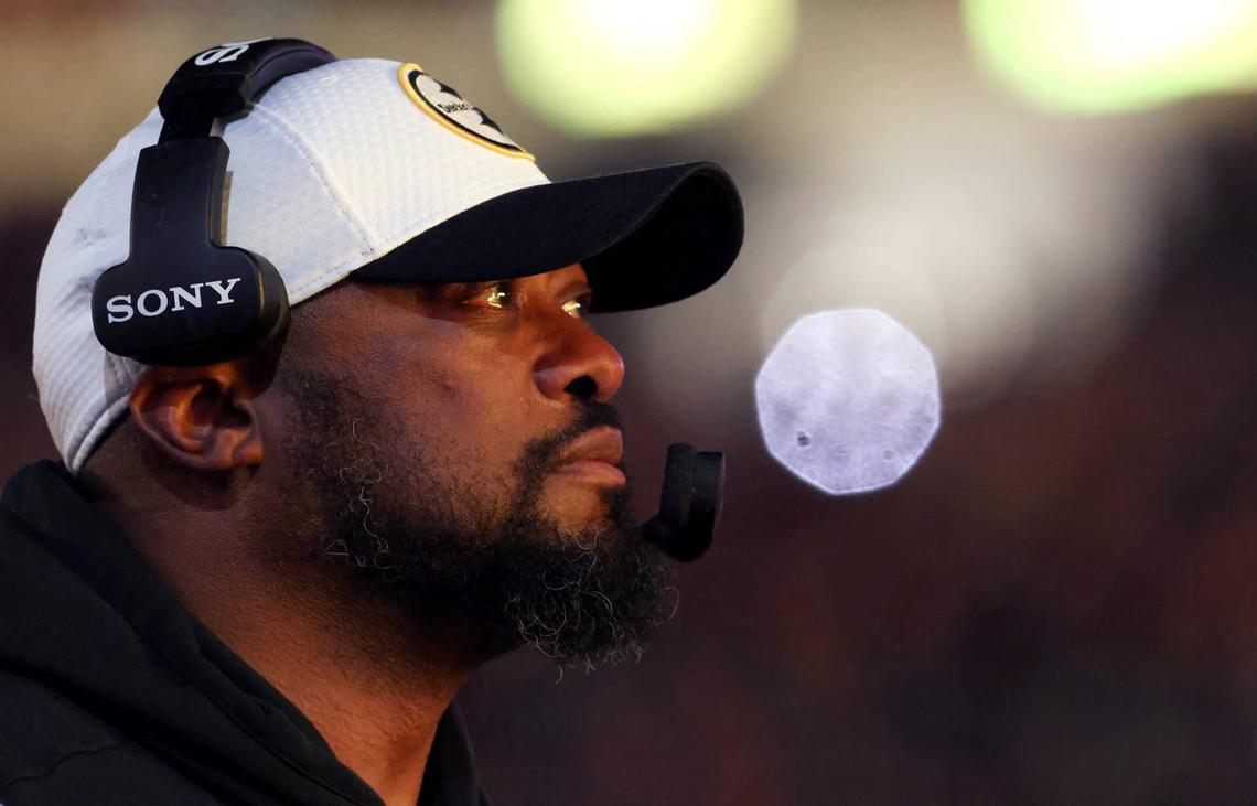 Former Pittsburgh Steelers head coach Mike Tomlin before an AFC Wild Card Round game against the Houston Texans. Charles LeClaire-Imagn Images