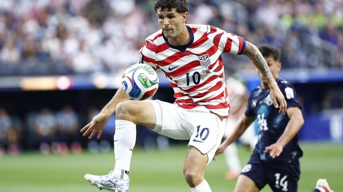 INGLEWOOD, CA - JUNE 12, 2026: United States of America forward Christian Pulisic (10) during the first half of a World Cup group stage match between United States and Paraguay at the SoFi Stadium on Friday, June 12, 2026 in Inglewood, CA. (Kelvin Kuo / Los Angeles Times)