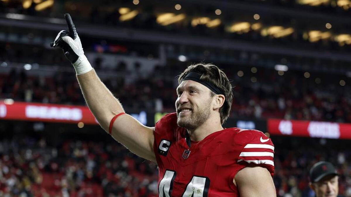  Dec 28, 2025; Santa Clara, California, USA; San Francisco 49ers fullback Kyle Juszczyk (44) celebrates after the game against the Chicago Bears at Levi's Stadium. Mandatory Credit: Sergio Estrada-Imagn Images | Sergio Estrada-Imagn Images 