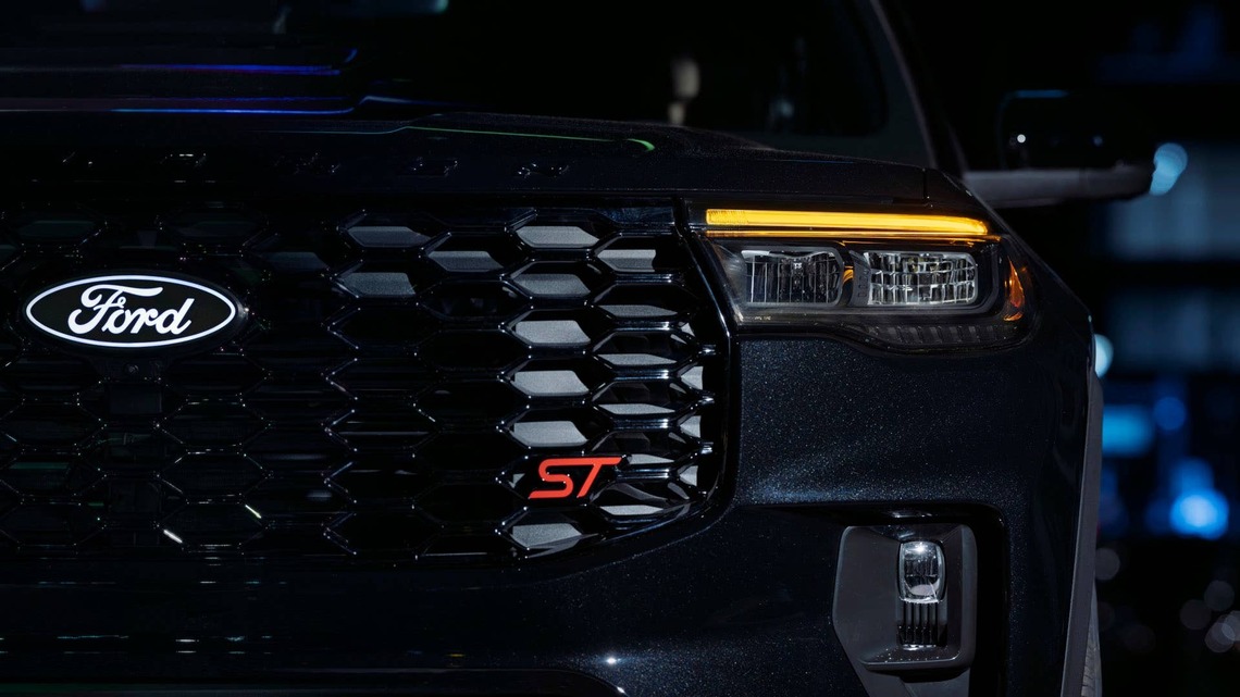 Ford's Sporty Three-Row SUV Leans Into Its Dark Side with New Sinister Package for 2027 