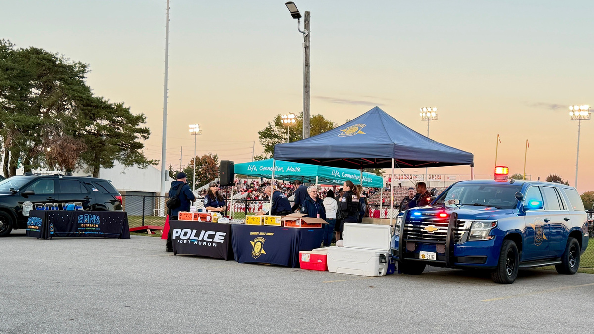 Faith & Blue brings police, community together at Port Huron game ...