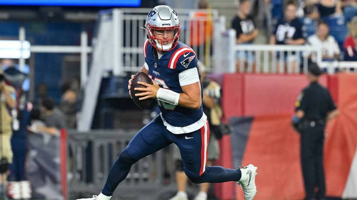 Tommy DeVito Leads Offense, Patriots Trail Eagles at Halftime