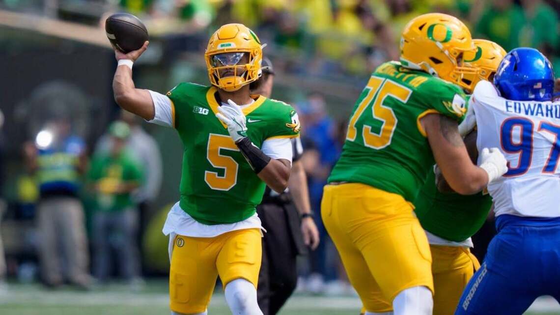 No. 2 Oregon rallies, avoids upset by Boise State 
