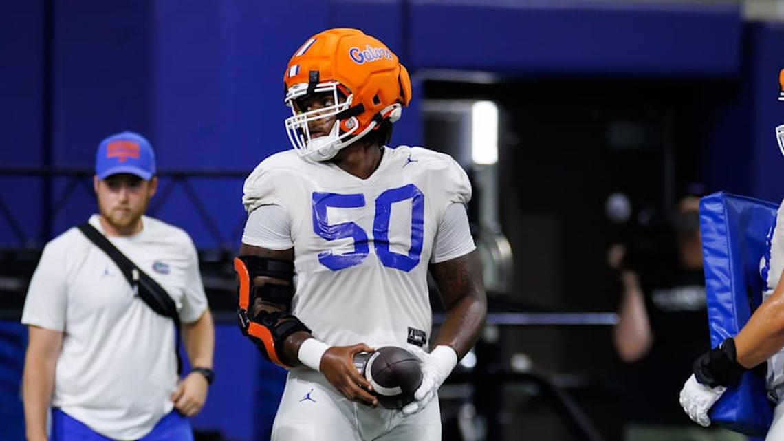 Florida Gators offensive lineman Jason Zandamela is competing to be the team's starting center. | Matt Pendleton / USA TODAY NETWORK via Imagn Images 