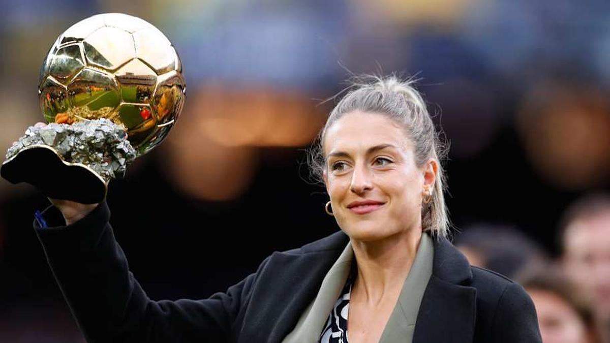  Alexia Putellas could be reunited with the Ballon d'Or Féminin trophy. | Eric Alonso/Getty Images 