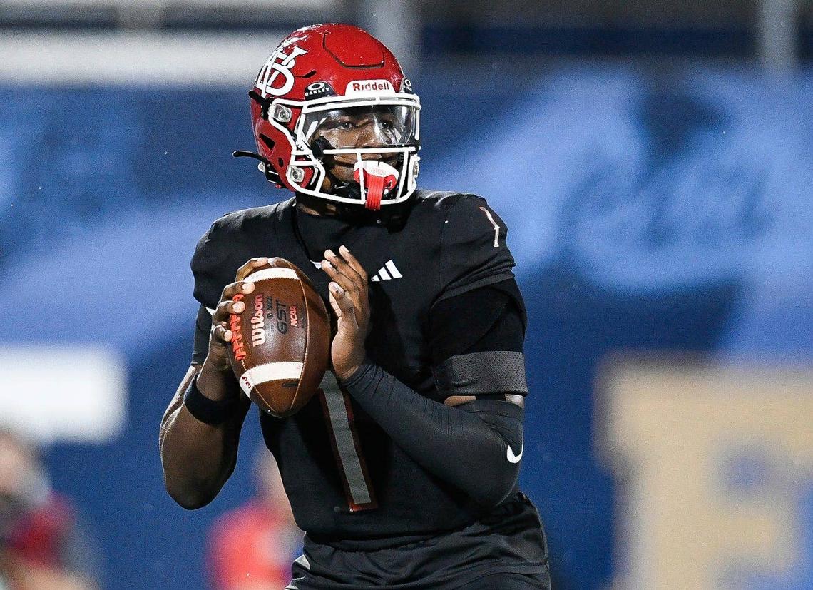  Vero Beach High School quarterback Champ Monds. CRYSTAL VANDER WEIT/TCPALM / USA TODAY NETWORK via Imagn Images