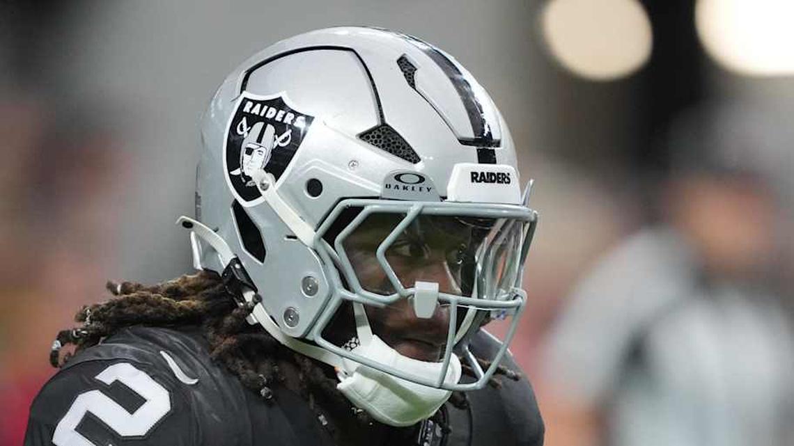  Jan 4, 2026; Paradise, Nevada, USA; Las Vegas Raiders running back Ashton Jeanty (2) carries the ball against the Kansas City Chiefs in the first half at Allegiant Stadium. Mandatory Credit: Kirby Lee-Imagn Images | Kirby Lee-Imagn Images 