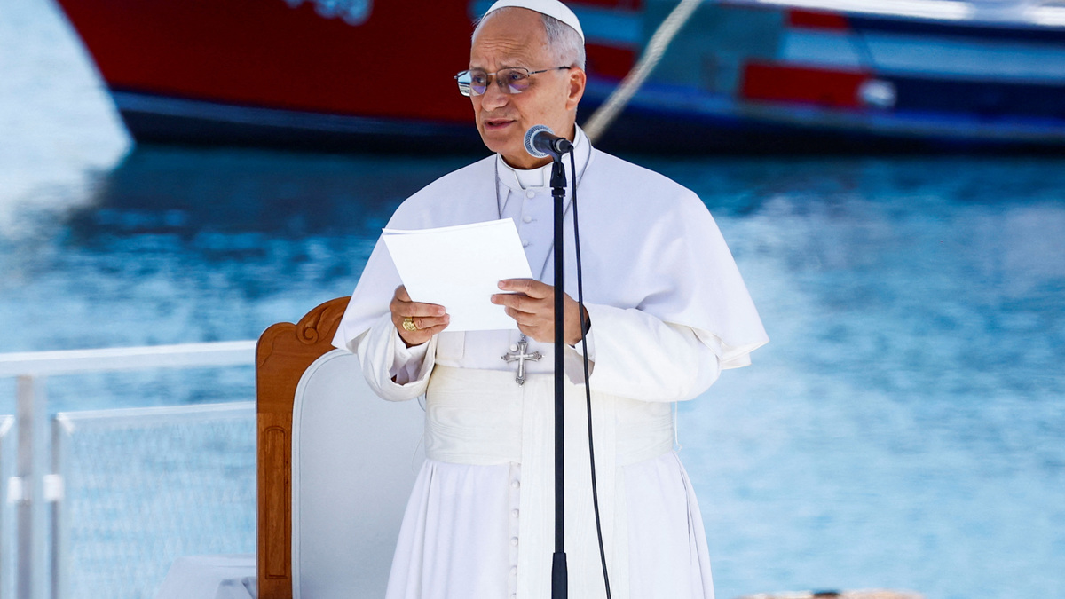 Pope Leo XIV speaks during a meeting with organizations working with migrants at the Port of Arguineguin, during his apostolic journey on the island of Gran Canaria, Spain June 11, 2026. REUTERS/Borja Suarez