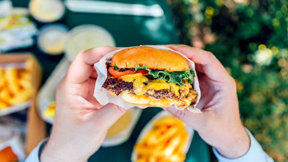 RBC wants investors to buy crashing restaurant stock 