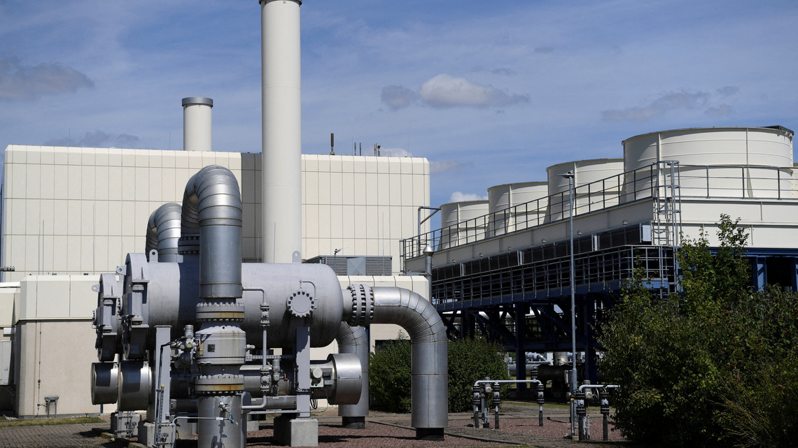 Analysis-Europe's low gas stocks pile on the economic and political pressure 